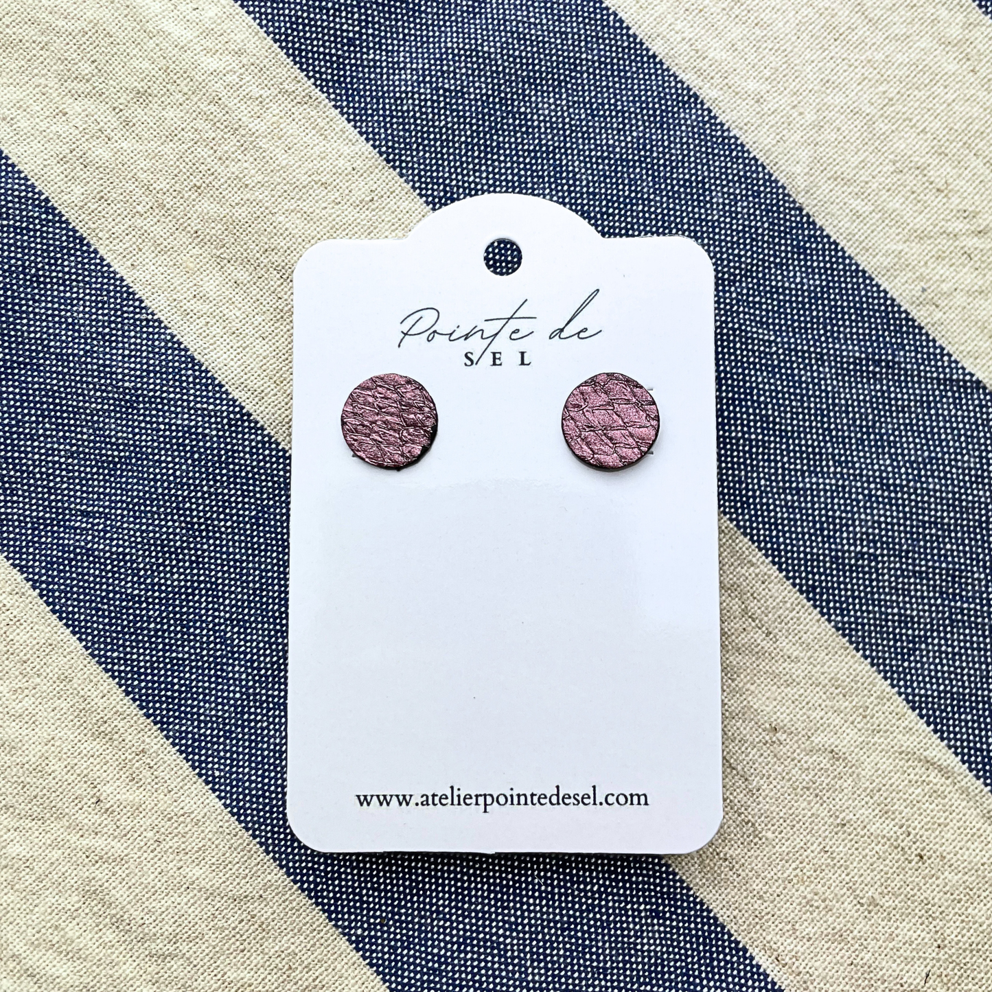 Goélette - Boucles d'oreilles en cuir de poisson - Made in France - puce 12 mm