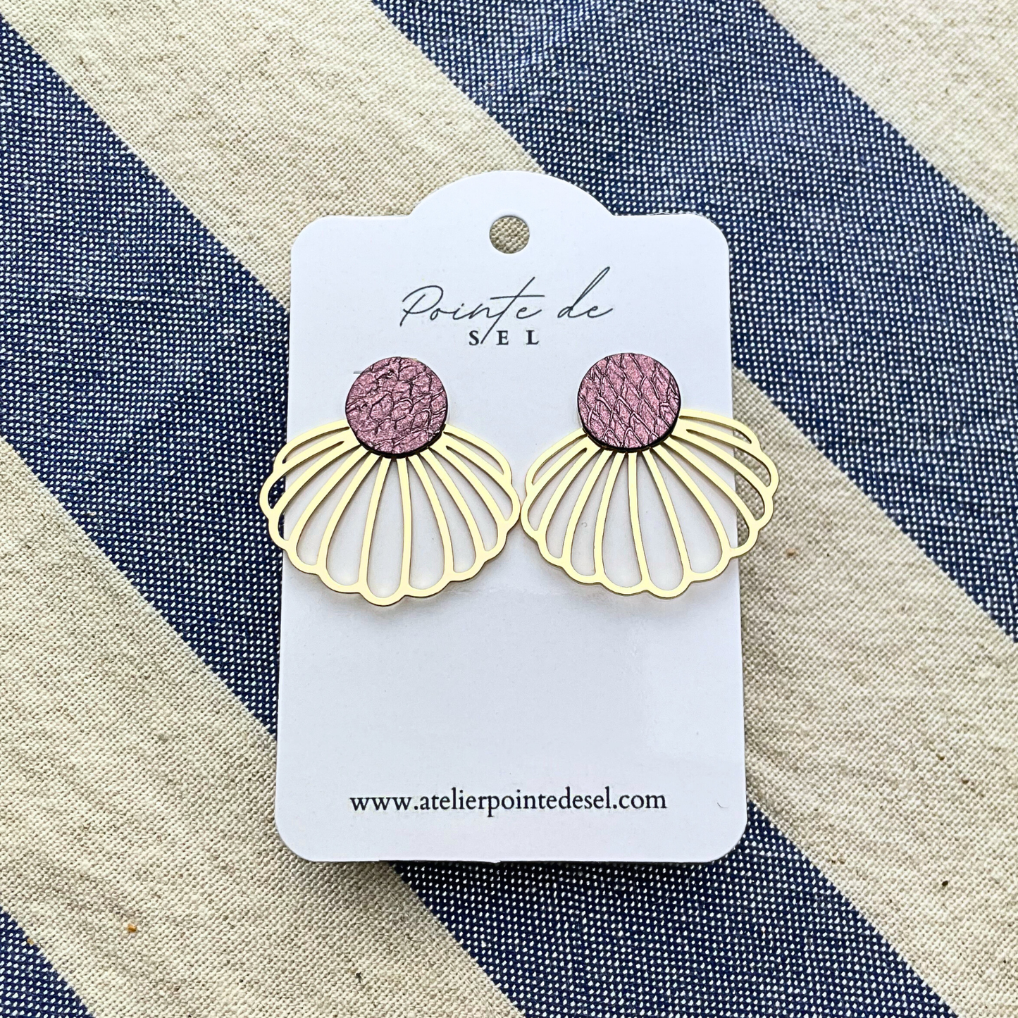 Coquille - Boucles d'oreilles en cuir de poisson - Made in France - puce 12 mm