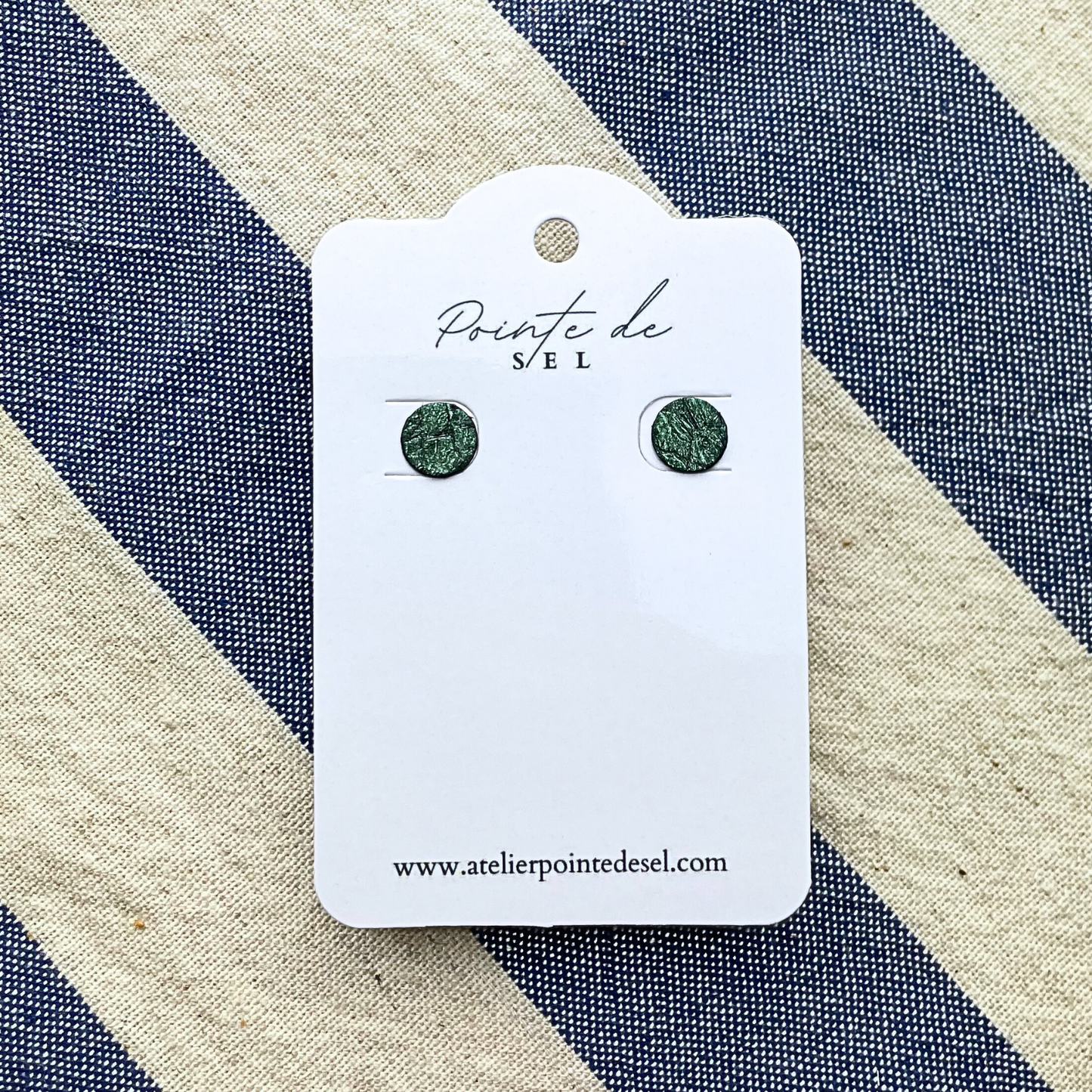 Goélette - Boucles d'oreilles en cuir de poisson - Made in France - puce 8 mm
