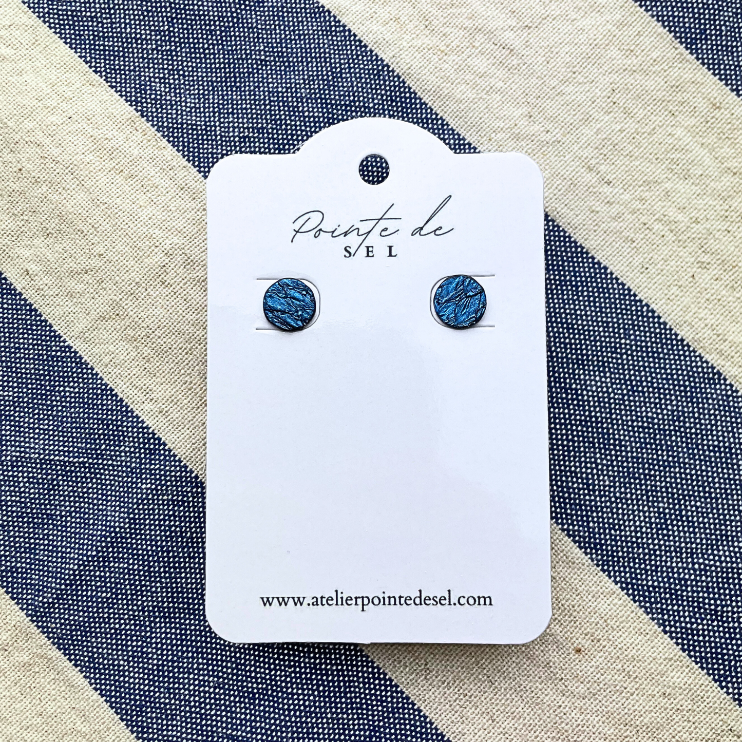 Goélette - Boucles d'oreilles en cuir de poisson - Made in France - puce 8 mm