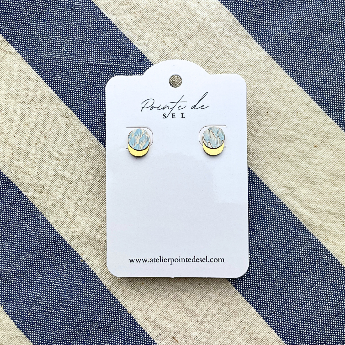 Marée - Boucles d'oreilles en cuir de poisson - Made in France - puce 8 mm