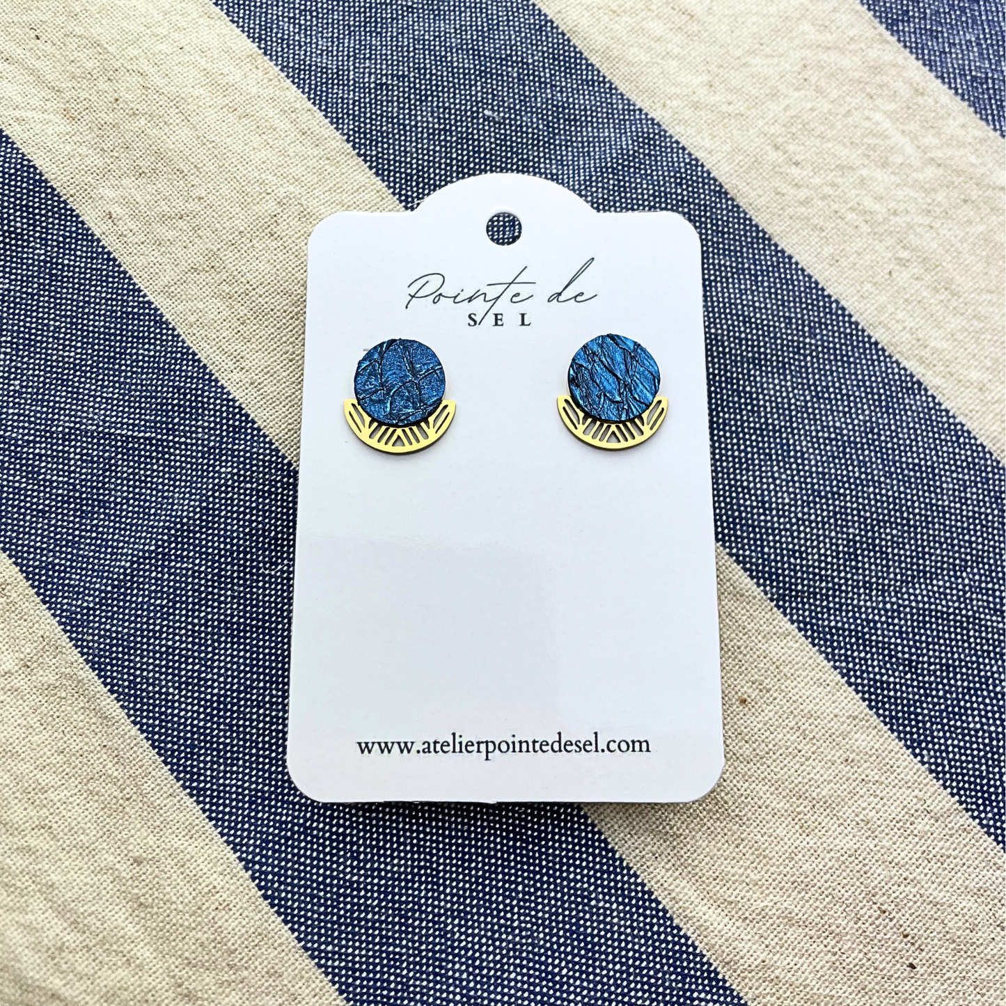 Mistral - Boucles d'oreilles en cuir de poisson - Made in France - puce 12 mm