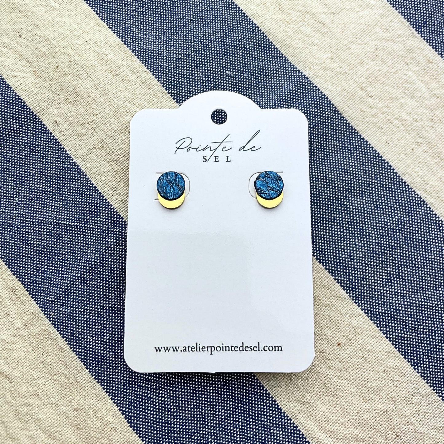 Marée - Boucles d'oreilles en cuir de poisson - Made in France - puce 8 mm